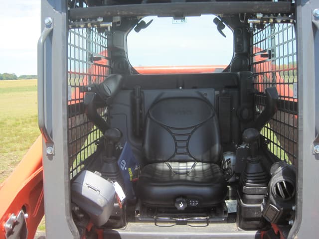 Image of Kubota SSV75PHFRC equipment image 2
