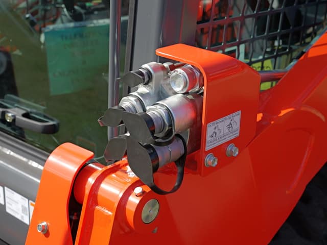 Image of Kubota SVL75-3 equipment image 4