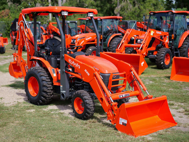 Image of Kubota B26 equipment image 1