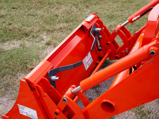 Image of Kubota B26 equipment image 4