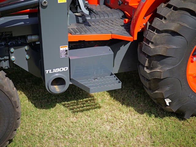 Image of Kubota M62 equipment image 4