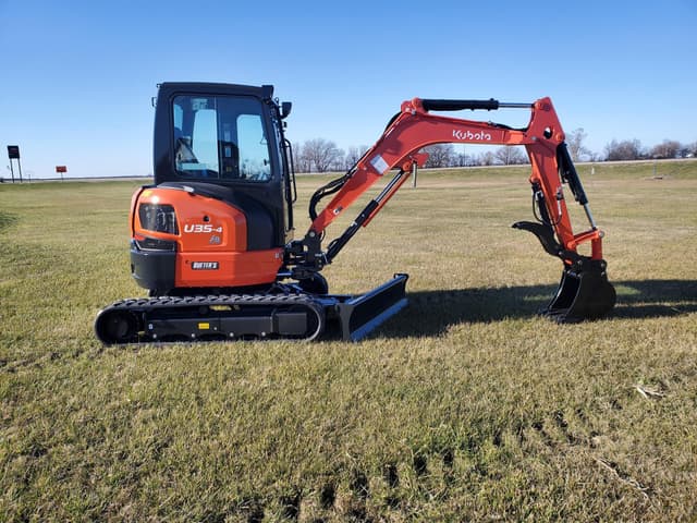 Image of Kubota U35-4 equipment image 3