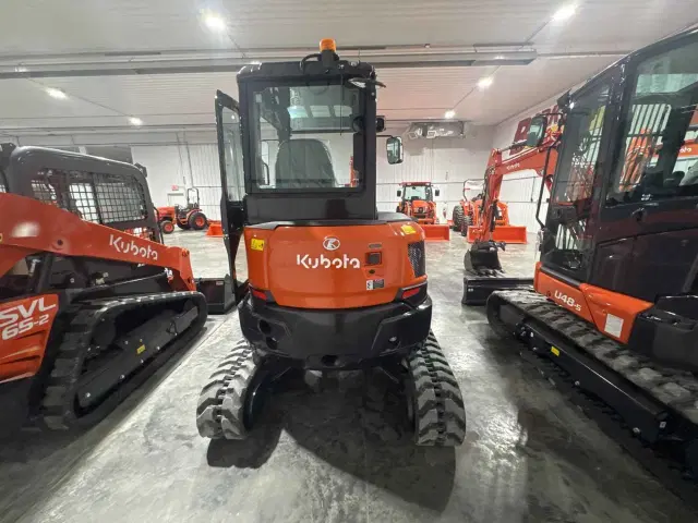 Image of Kubota U35-4 equipment image 3