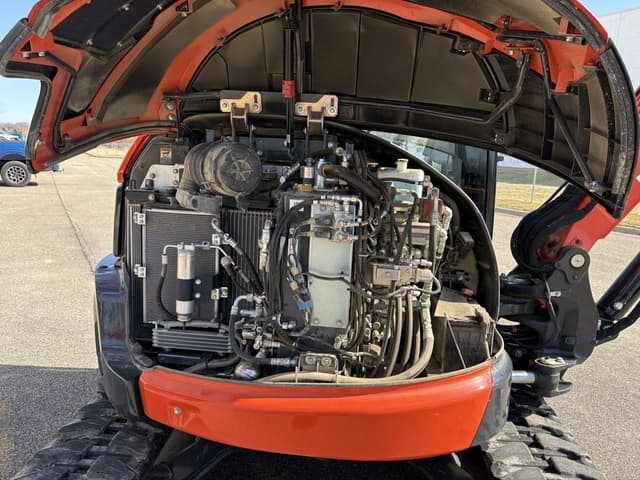 Image of Kubota U55-5 equipment image 4
