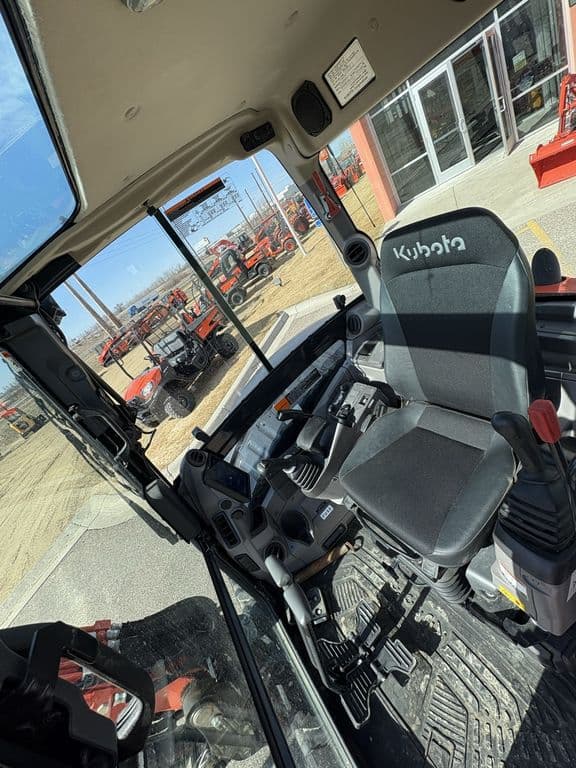 Image of Kubota U55-5 equipment image 3