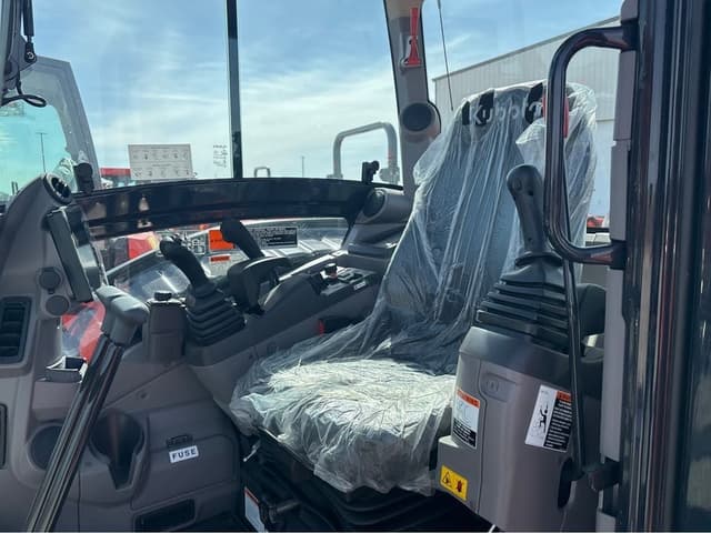 Image of Kubota U55-5 equipment image 3