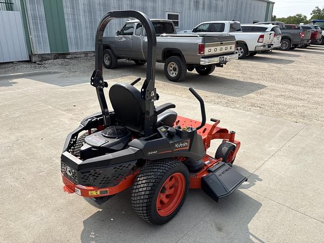 Image of Kubota Z242 equipment image 3