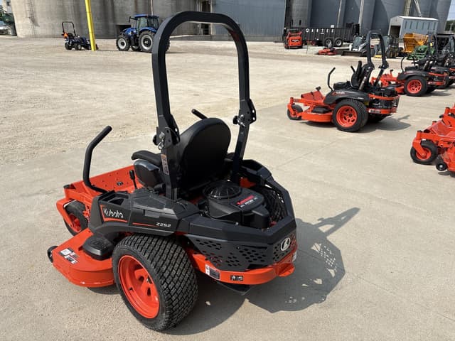 Image of Kubota Z252 equipment image 2