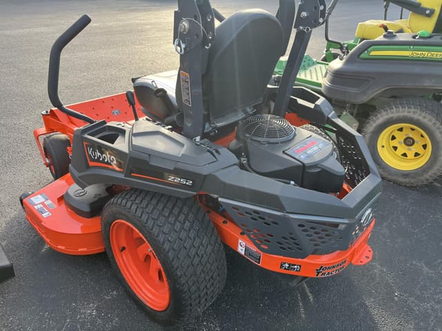 Image of Kubota Z252KW-54 equipment image 4