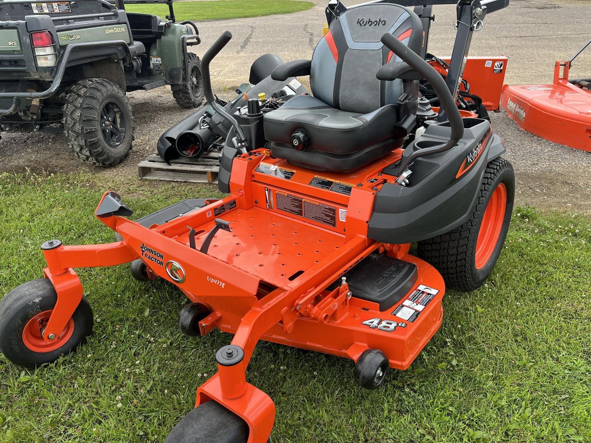 2025 Kubota Z412 Equipment Image0