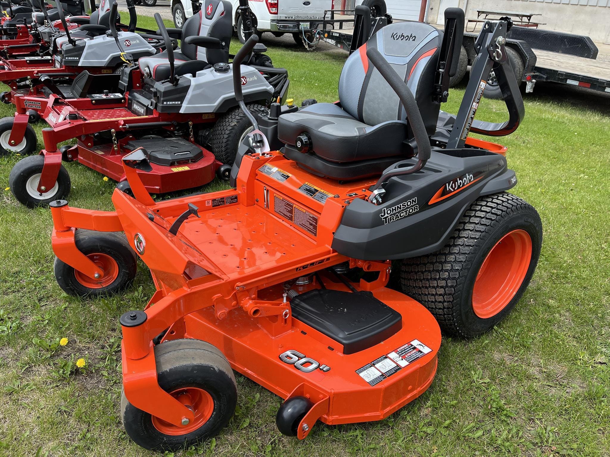 2025 Kubota Z422KWTNC-60 Equipment Image0