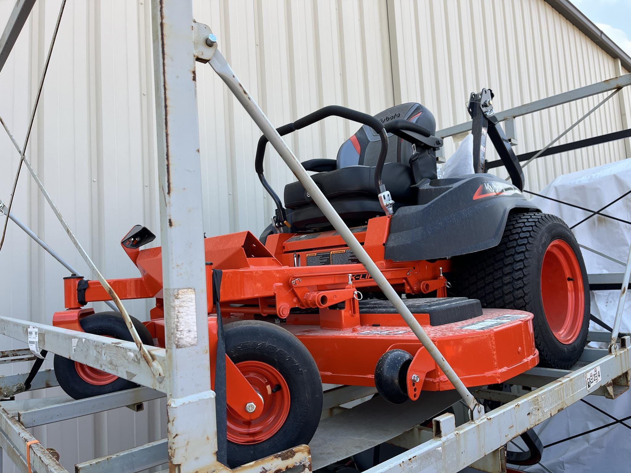 2025 Kubota Z422KWTNC-60 Equipment Image0