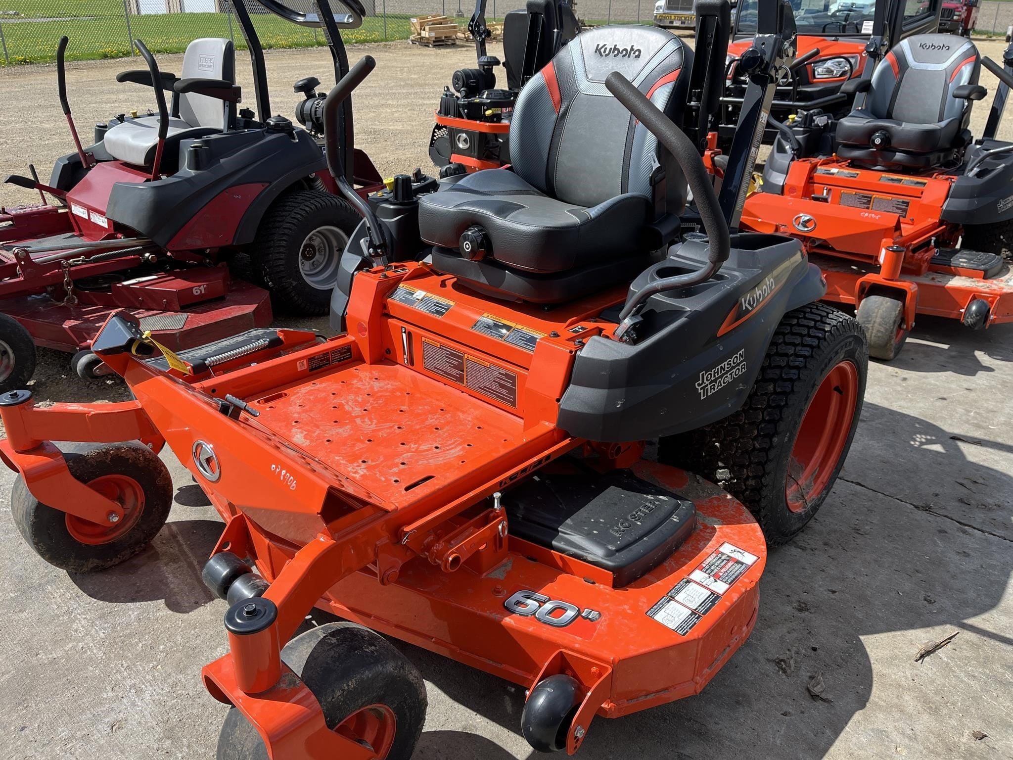 2025 Kubota Z452i Equipment Image0