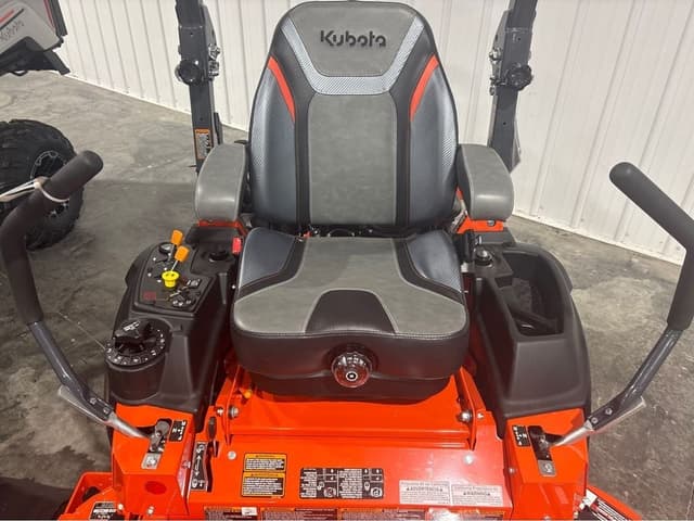 Image of Kubota Z724X equipment image 4