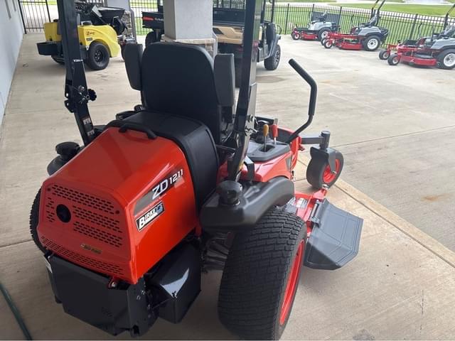 Image of Kubota ZD1211 equipment image 3