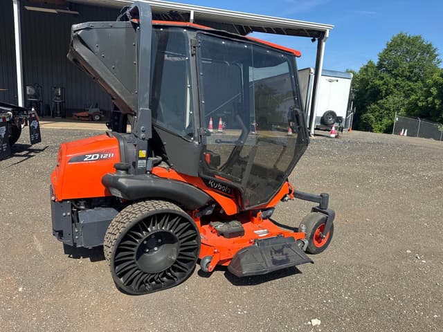 Image of Kubota ZD1211 equipment image 3