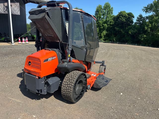 Image of Kubota ZD1211 equipment image 4