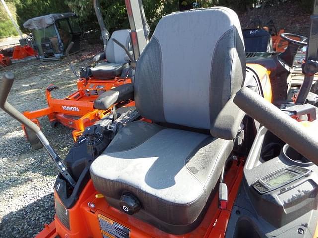 Image of Kubota ZD1211 equipment image 3