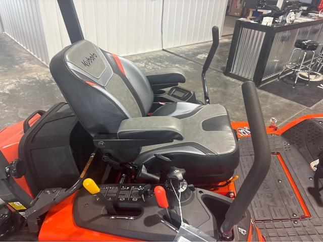 Image of Kubota ZD1211L equipment image 4