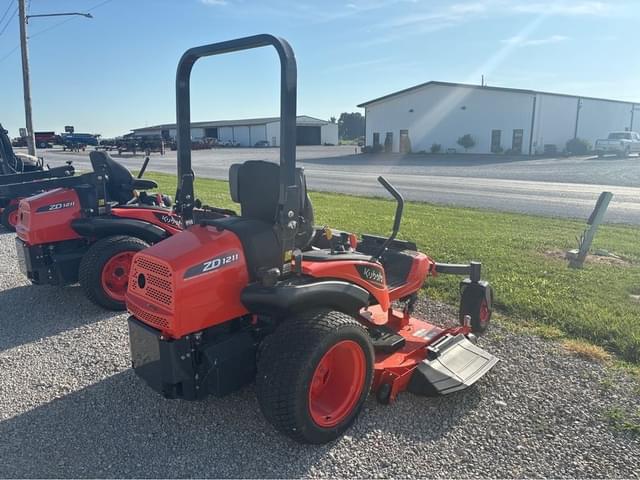 Image of Kubota ZD1211L equipment image 4