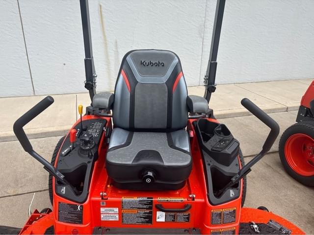 Image of Kubota ZD1211L equipment image 4