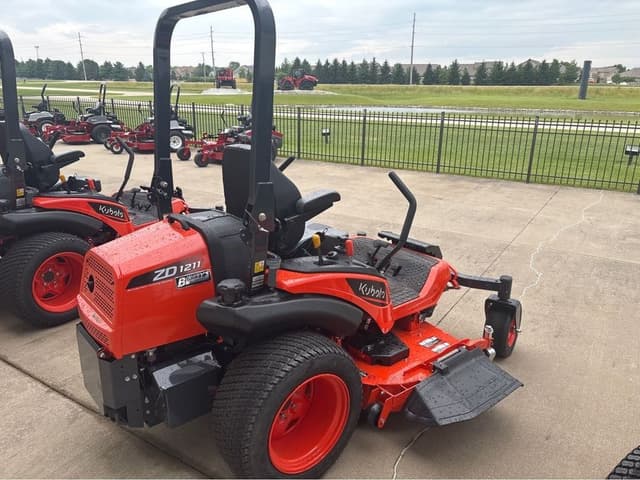 Image of Kubota ZD1211L equipment image 2