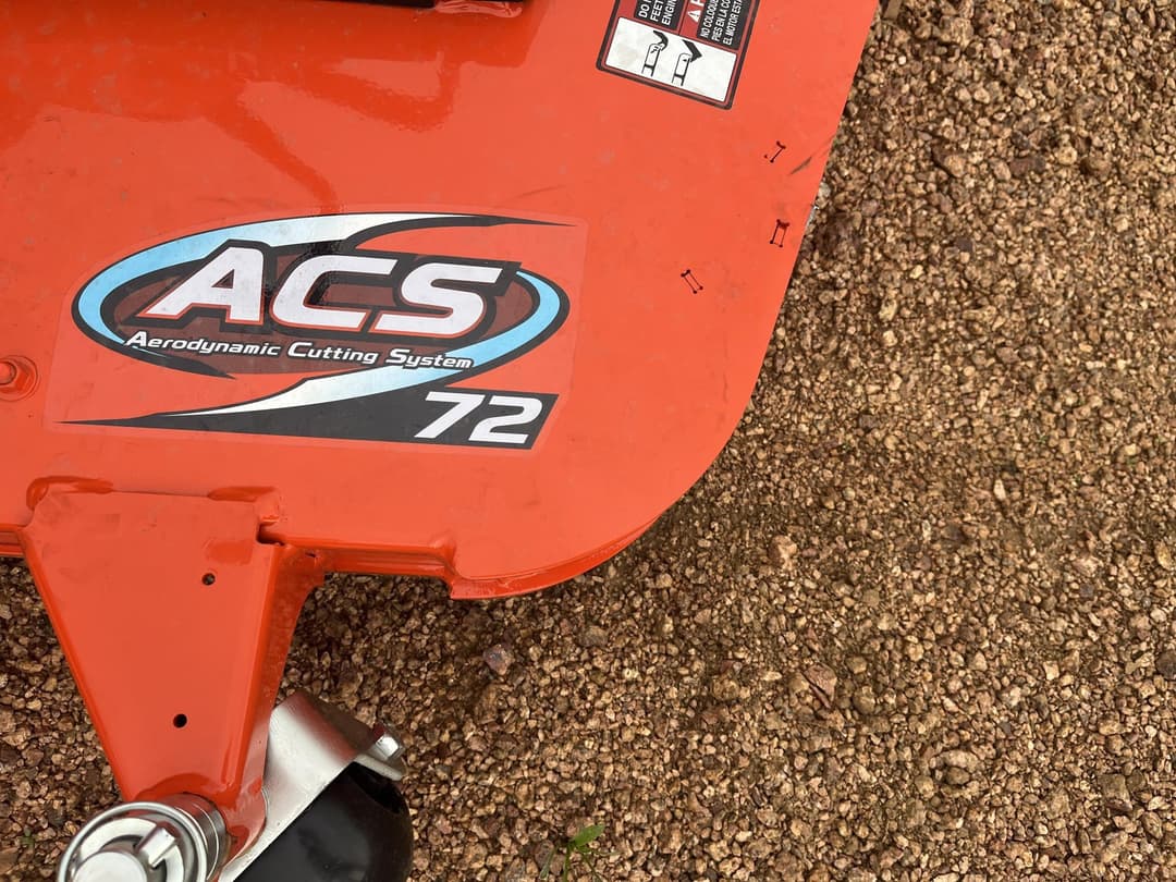 Image of Kubota ZD1211L-3-72 Image 1