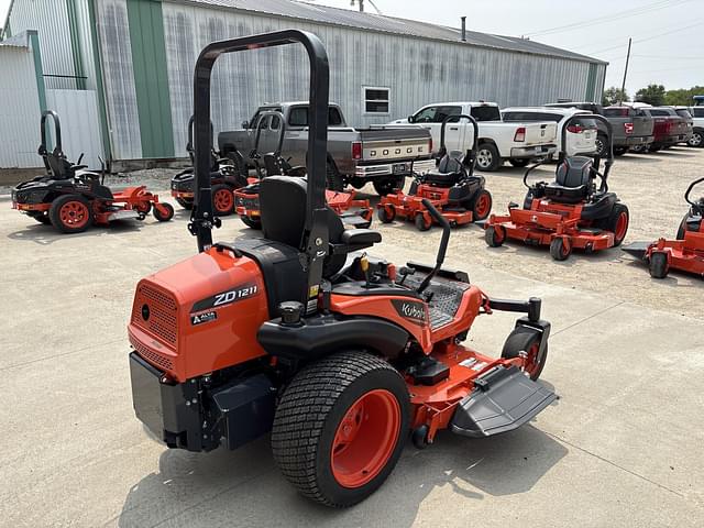 Image of Kubota ZD1211L equipment image 3