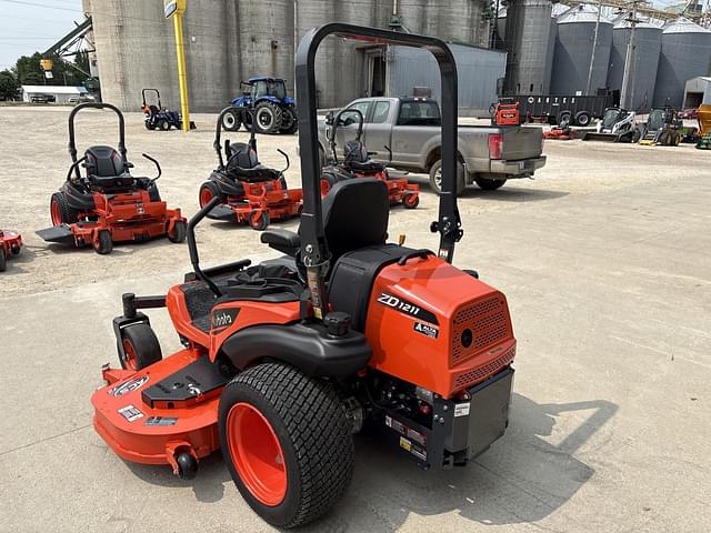 Image of Kubota ZD1211L equipment image 2