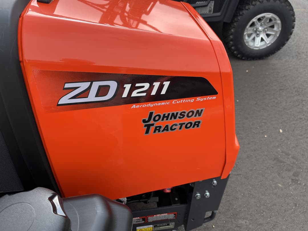 Image of Kubota ZD1211L-3-72 Image 1