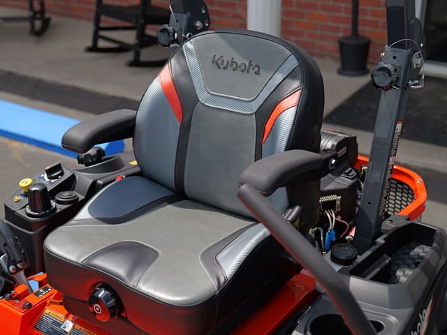 Image of Kubota Z452KWi-54 equipment image 4