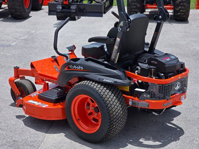 Image of Kubota Z452KWTi-60 equipment image 2