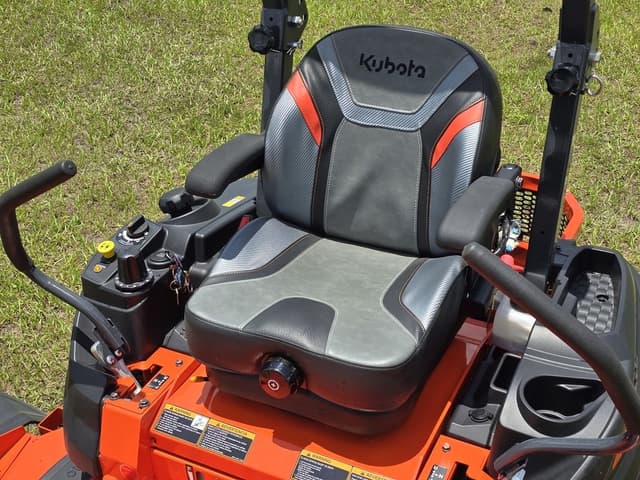 Image of Kubota Z452KWTi-60  equipment image 4