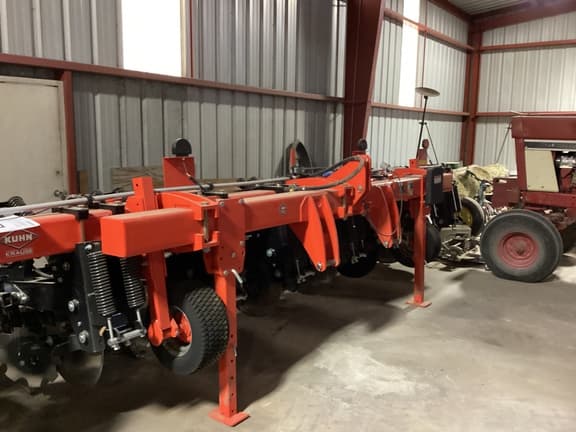 Image of Kuhn Krause Gladiator 1210M-830R equipment image 3