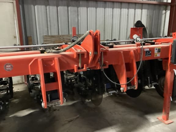 Image of Kuhn Krause Gladiator 1210M-830R equipment image 2