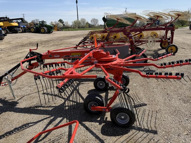 Image of Kuhn GA 4230T equipment image 1