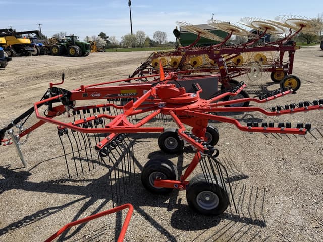 Image of Kuhn GA 4230T equipment image 1
