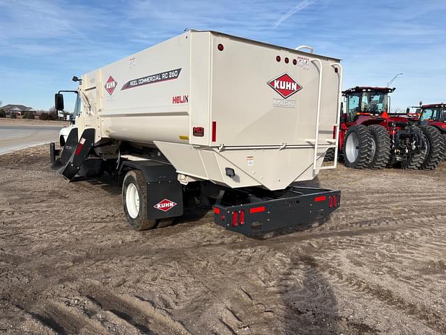 Image of International 7600 equipment image 2