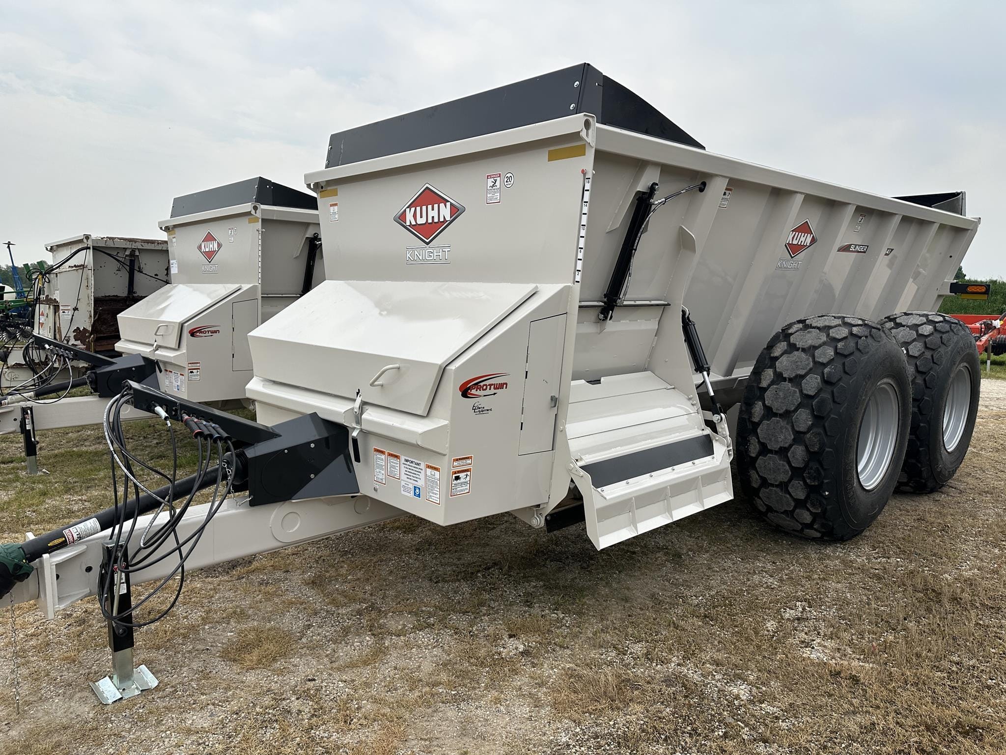 2025 Kuhn Knight SLC141 Equipment Image0
