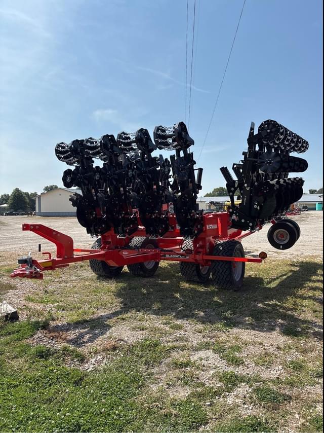 Image of Kuhn Krause Gladiator 1210 equipment image 2