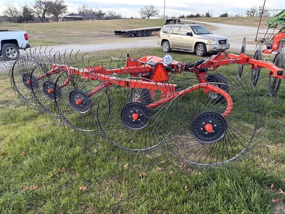 Image of Kuhn SR110 equipment image 3