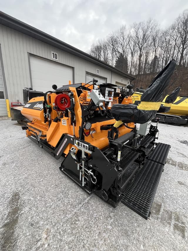 Image of LeeBoy 8500E equipment image 2