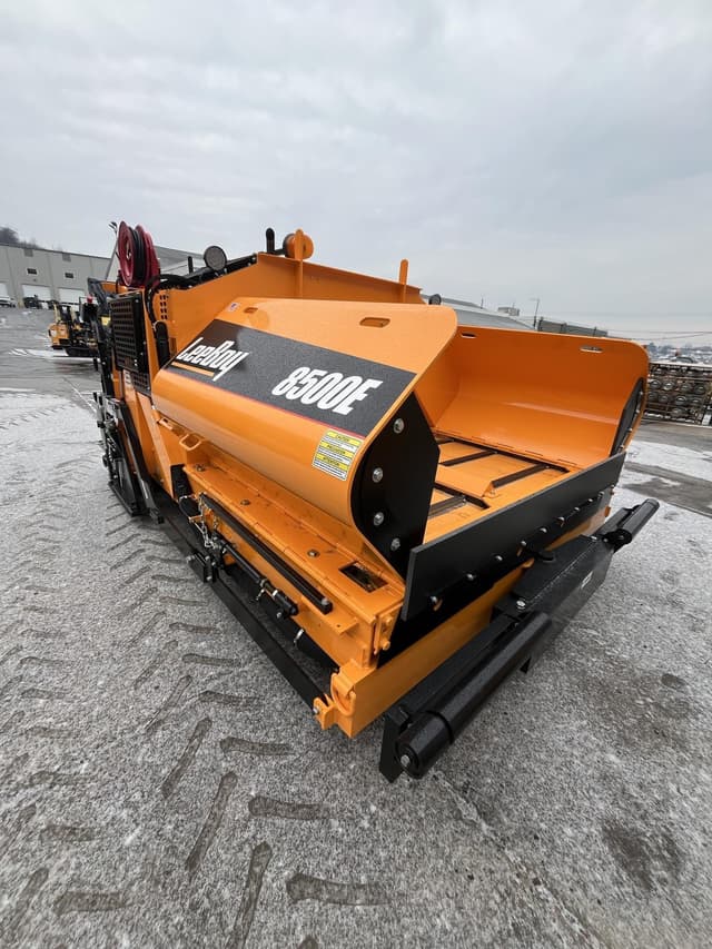 Image of LeeBoy 8500E equipment image 1