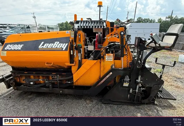 Image of LeeBoy 8500E equipment image 4