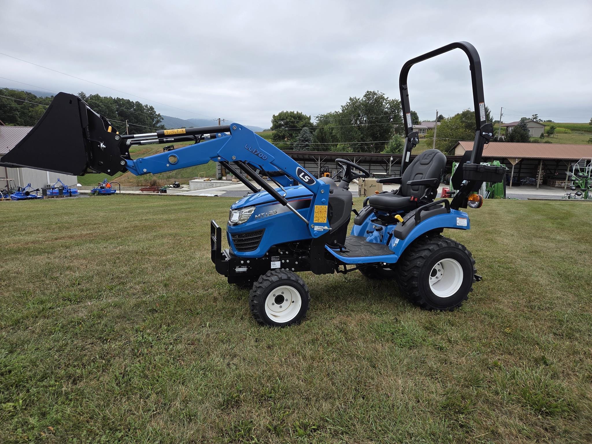 2025 LS MT125 Equipment Image0