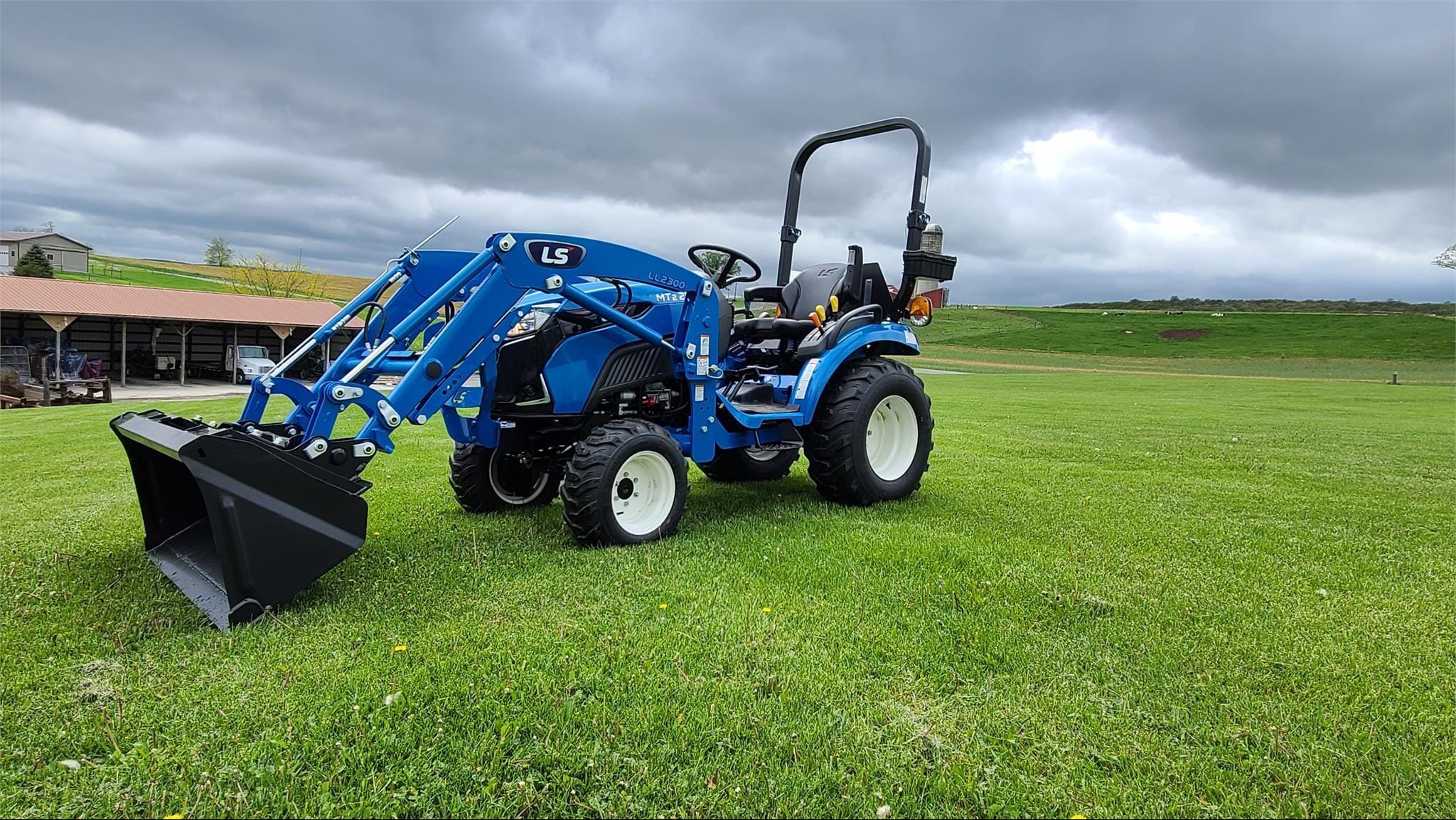 2025 LS MT225S Equipment Image0