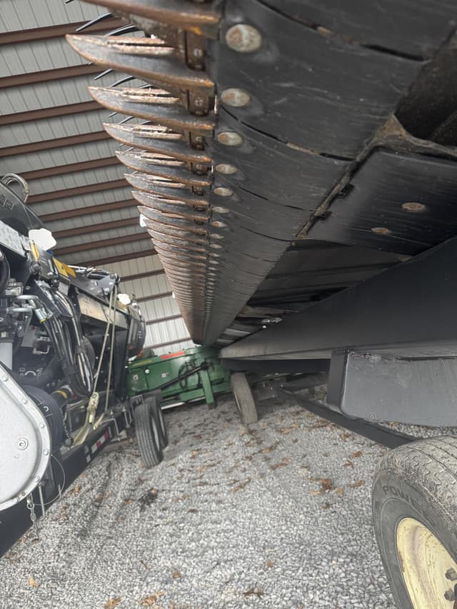 Image of MacDon FD230 equipment image 4