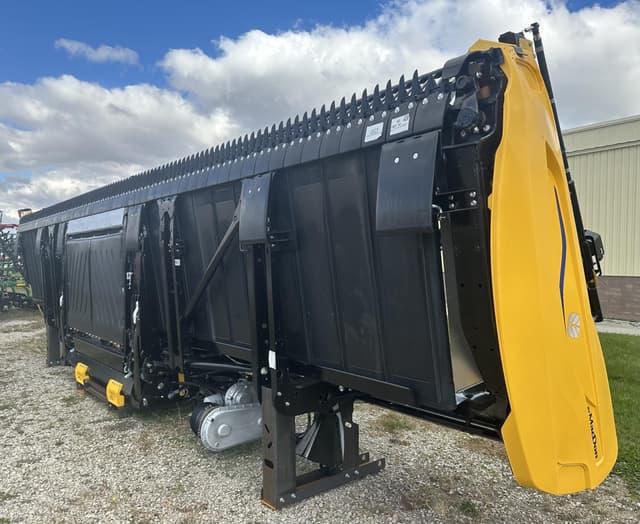 Image of MacDon FD230 equipment image 2