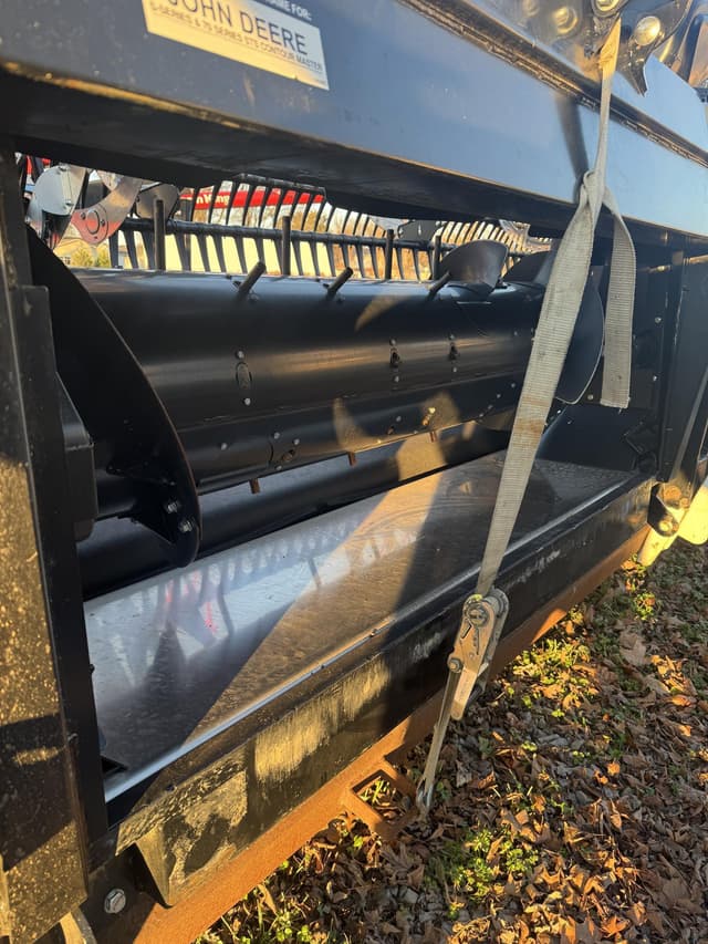 Image of MacDon FD235 equipment image 3