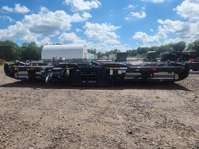 Image of MacDon FD235 equipment image 3